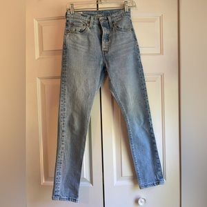 Levi’s 501 Button fly Wedgie High Waist Crop Straight Leg/Skinny Jean, Size 25